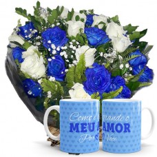 BCN01-BUQUÊ 12 ROSAS AZUIS E BRANCAS+CANECA AZUL"COMO É GRANDE MEU AMOR"