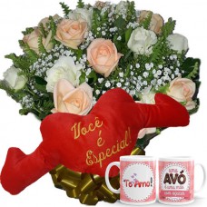 BPCN02-Buquê 12 Rosas Chá e Branco+1Caneca Vó+Coração Você é Especial 65x30