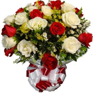 Buquê com 24 Rosas Brancas e Vermelhas