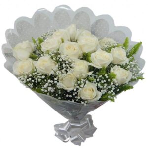 Buquê com 12 Rosas Brancas
