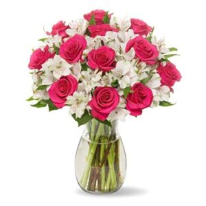 Arranjo no Vaso G com 12 Rosas Pink e Astromélias Brancas