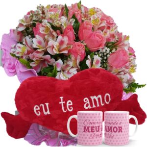 Buquê 12 Rosas Rosa e Astromélias Rosa(crepom) +Coração Pelúcia "Eu Te Amo" 62x34+1Caneca Rosa "Como é Grande o meu amor"
