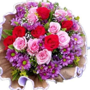 Buquê com 12 Rosas Vermelhas, cor Rosas e Margaridas