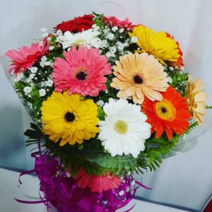 Buquê com 12 Gérberas Coloridas