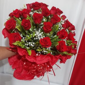 Buquê com 24 Rosas Vermelhas